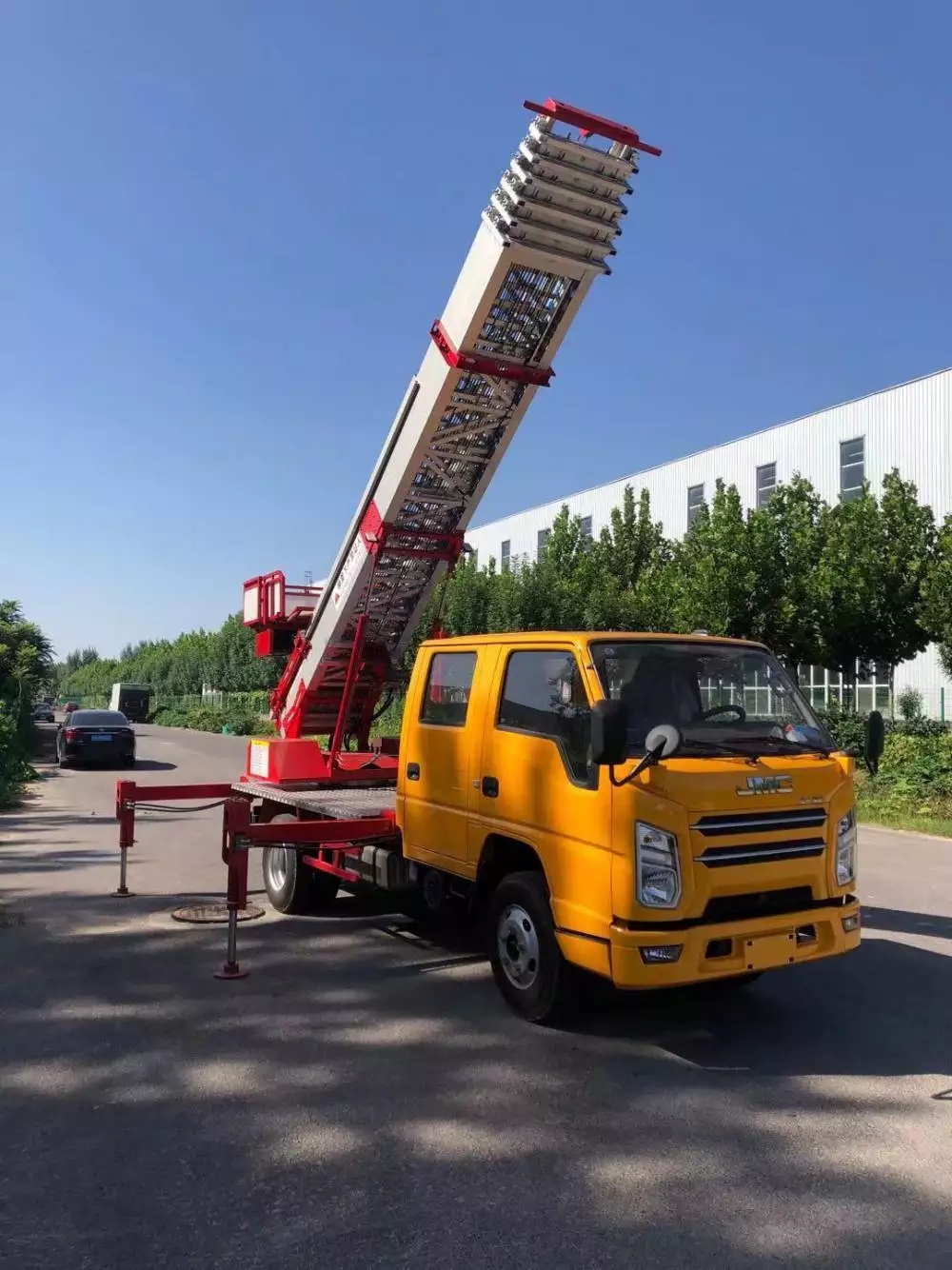 渠县附近的云梯车出租服务：轻松解决高空作业需求